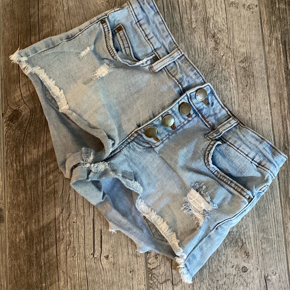 Billabong shorty distressed jean shorts